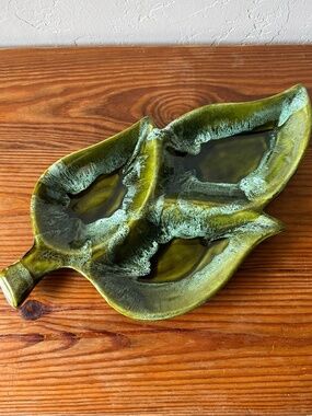 Mid-Century Modern 1960's Wade of California Pottery  Green Divided Leaf Dish